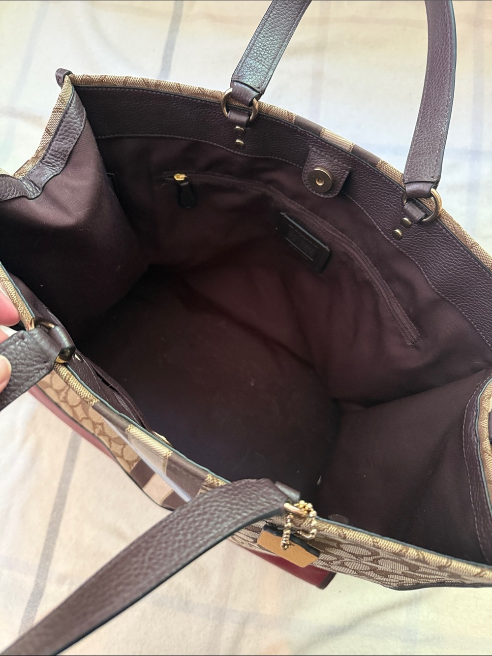 COACH Dempsey Tote Bag 40 In Signature Jacquard With Stripe And Coach Patch - Picture 9 of 14